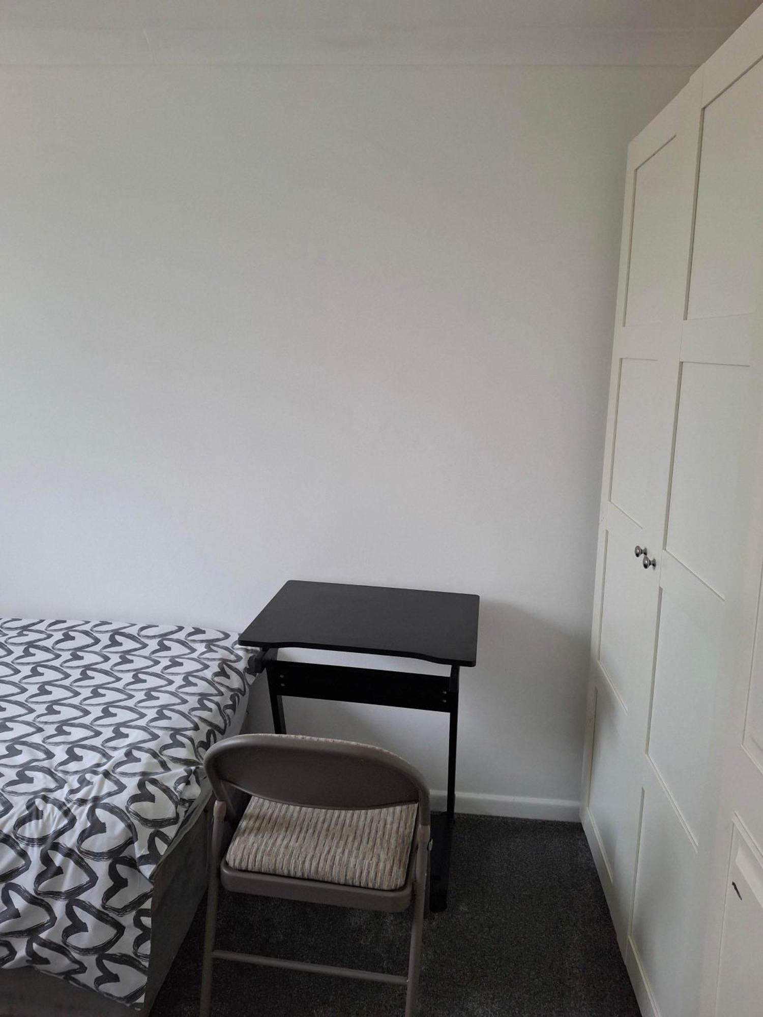 Nicely Decorated 3 Bedroom House Near Heathrow, London Staines-upon-Thames Exterior foto