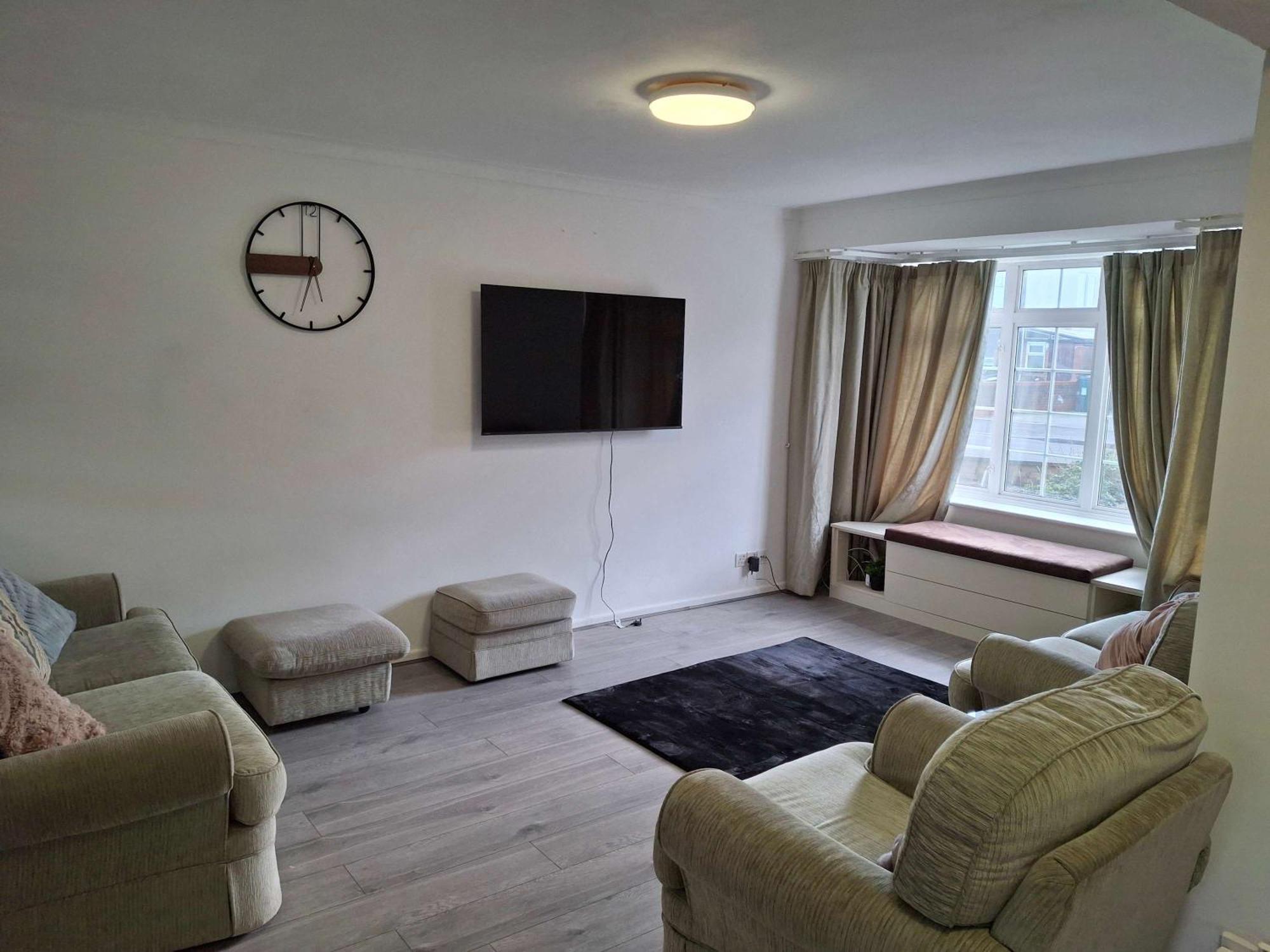 Nicely Decorated 3 Bedroom House Near Heathrow, London Staines-upon-Thames Exterior foto
