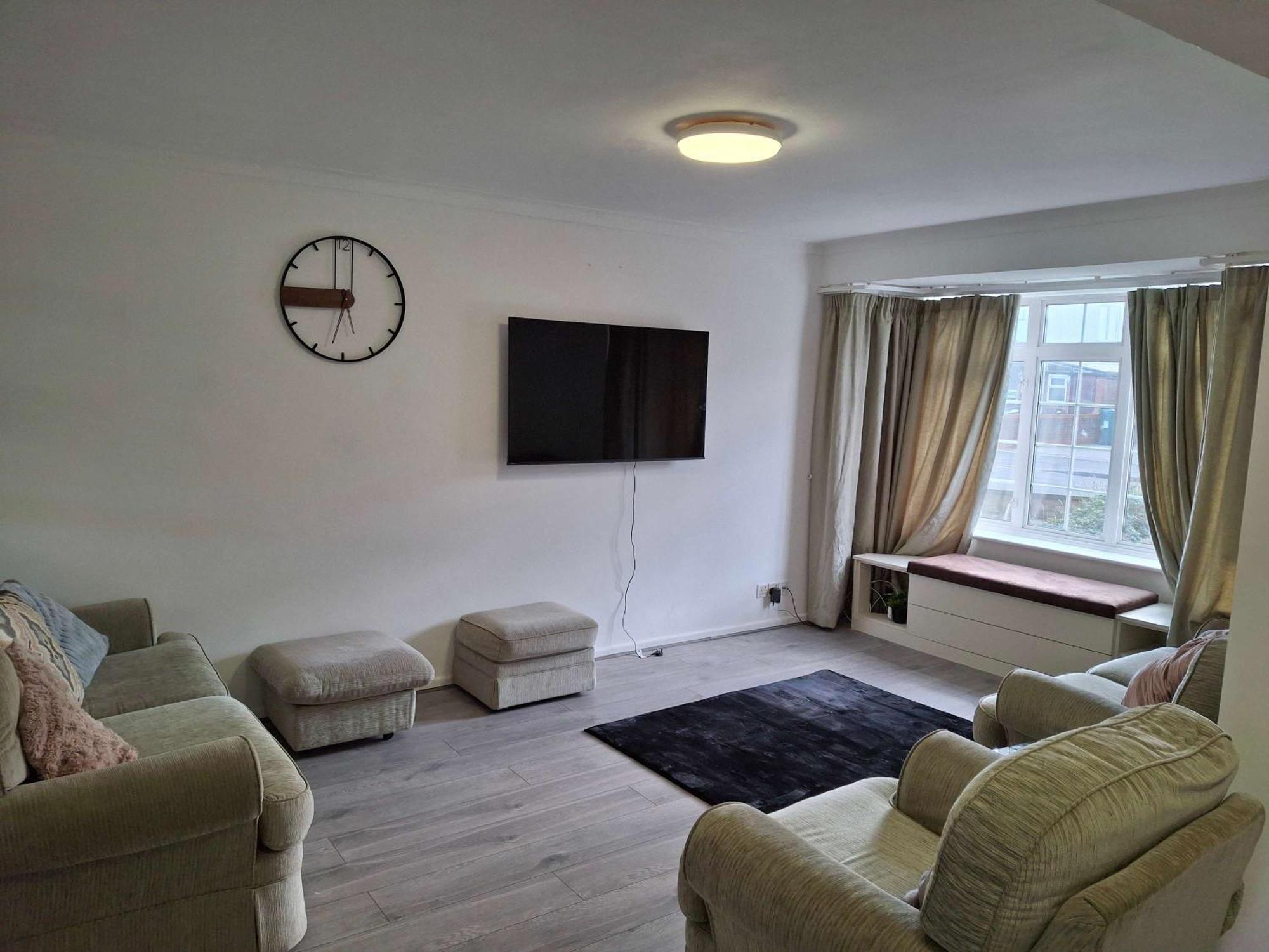 Nicely Decorated 3 Bedroom House Near Heathrow, London Staines-upon-Thames Exterior foto