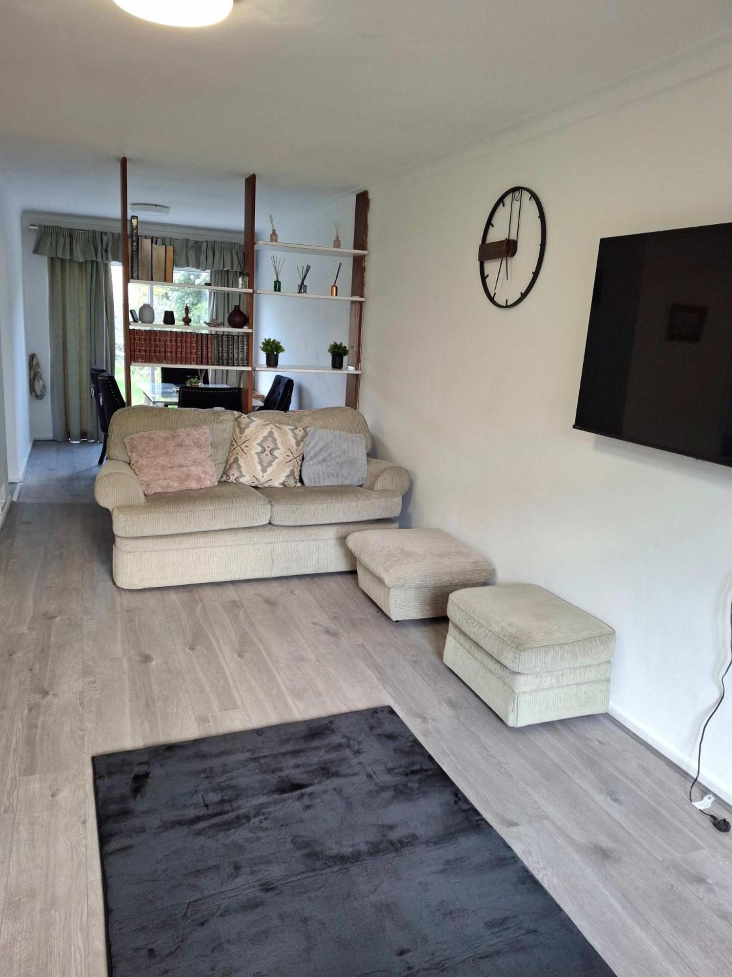 Nicely Decorated 3 Bedroom House Near Heathrow, London Staines-upon-Thames Exterior foto